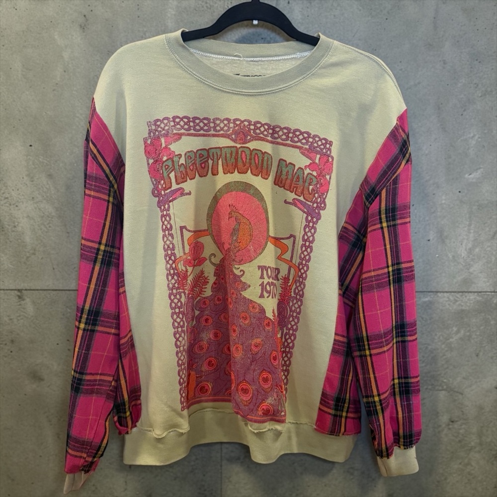 Cream & Pink Plaid Sleeves Graphic Sweatshirt